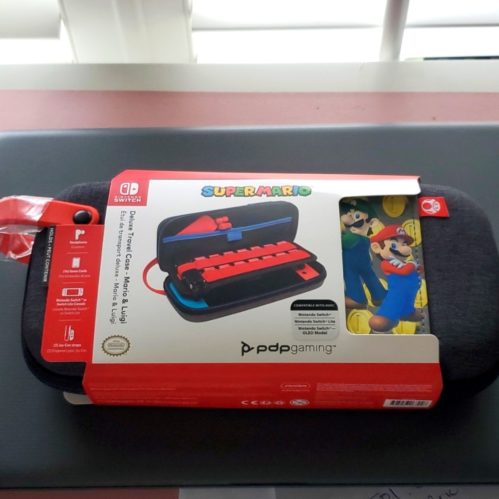 NWT Nintendo Switch  Super Mario Deluxe Travel Case